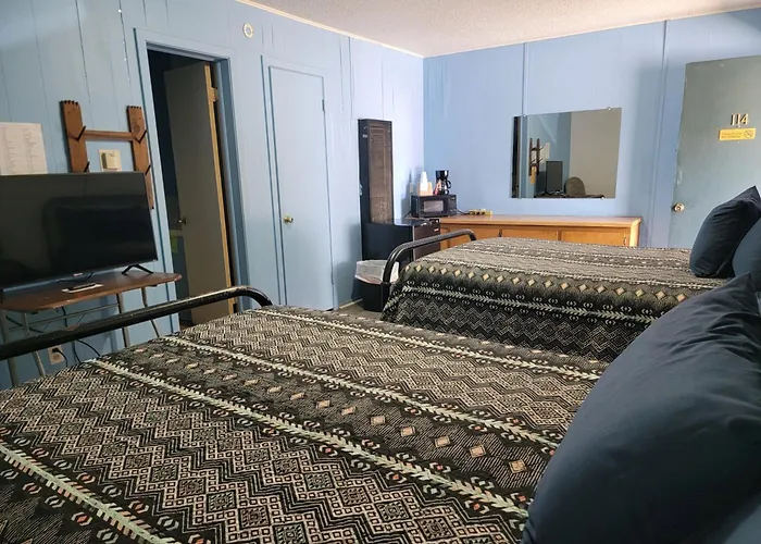 Motels in Ennis