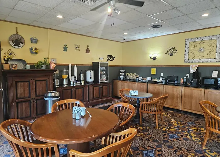 Motels in Russell