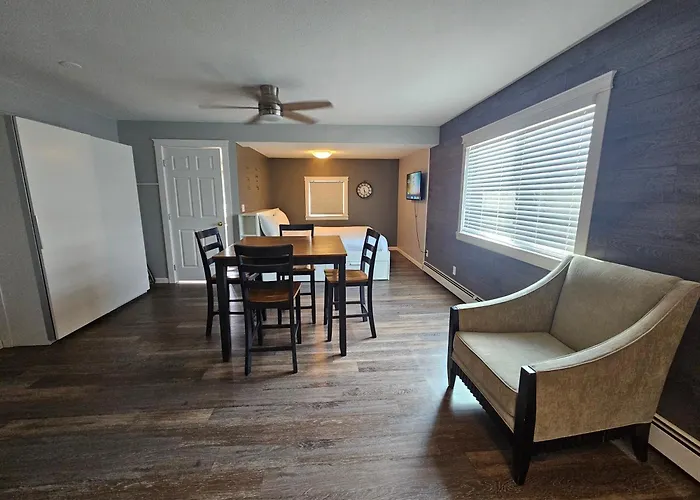 Motels in 100 Mile House