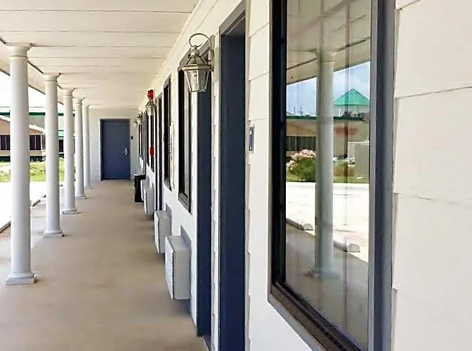 Motels in Kermit