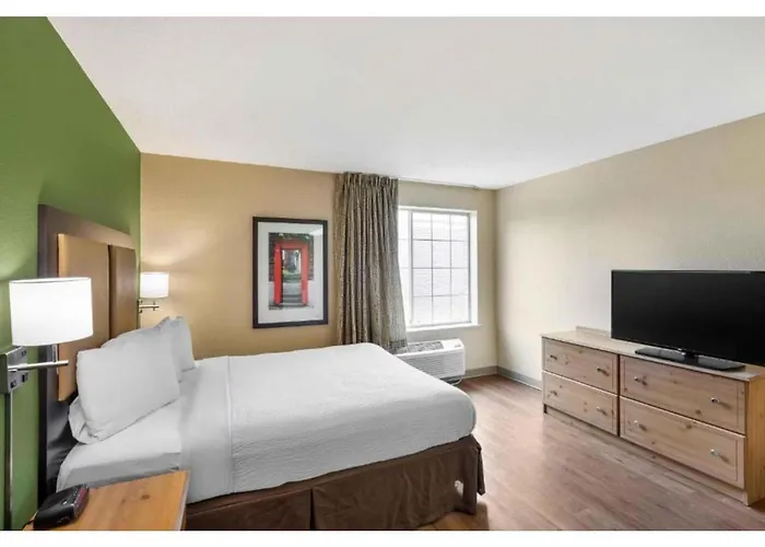 Motels in Brookfield