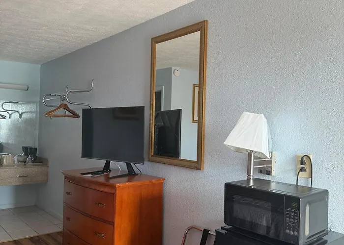 Motels in Adel