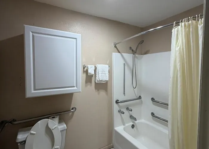Motels in Adel