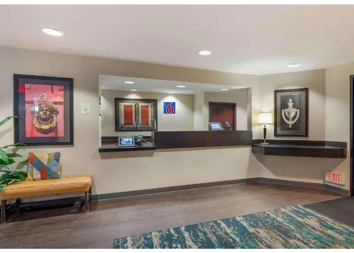 Motels in Lisle