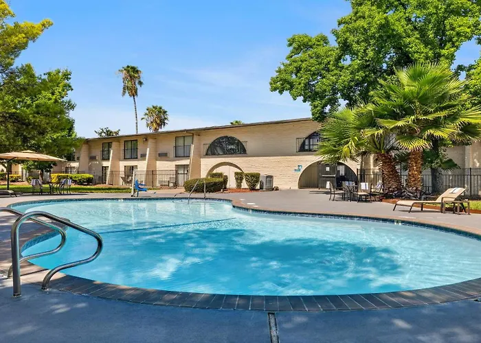 Motels in Cameron Park