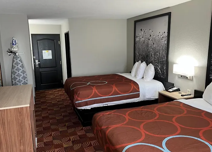 Motels in Eldon