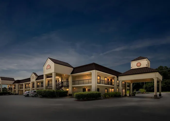Motels in Clinton