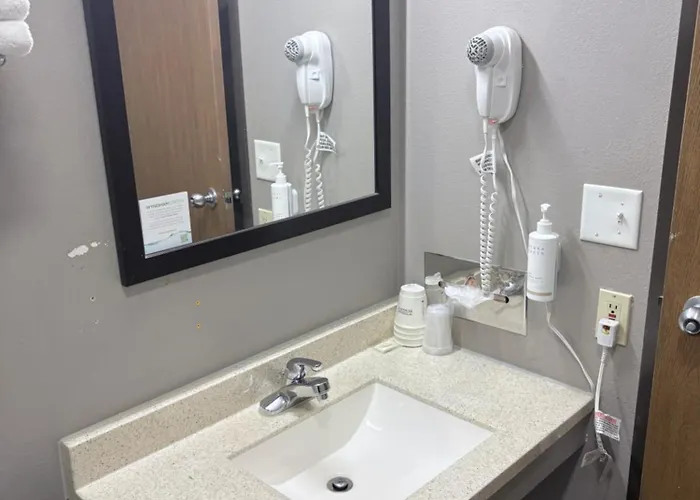 Motels in Eminence