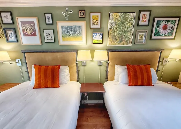 Motels in Woodstock