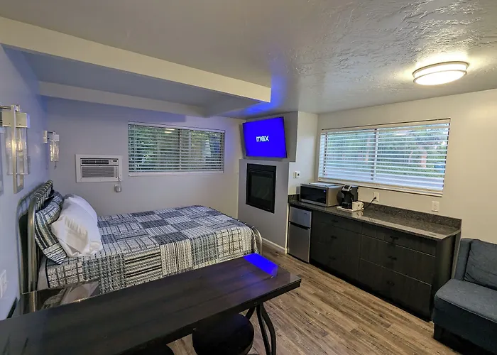 Motels in Sandy