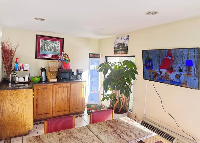 Motels in Northport