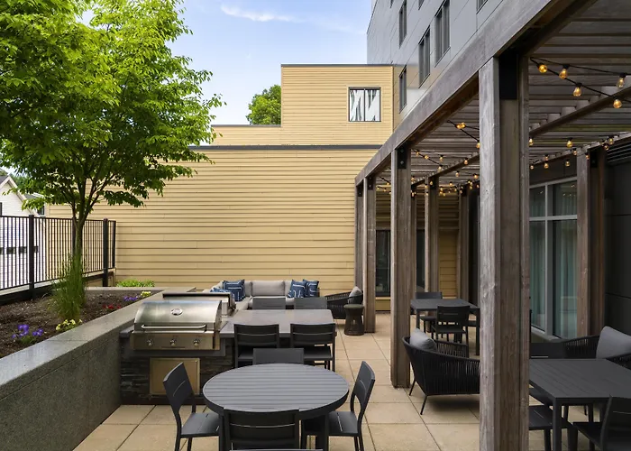 Cheap Hotels in Brookline