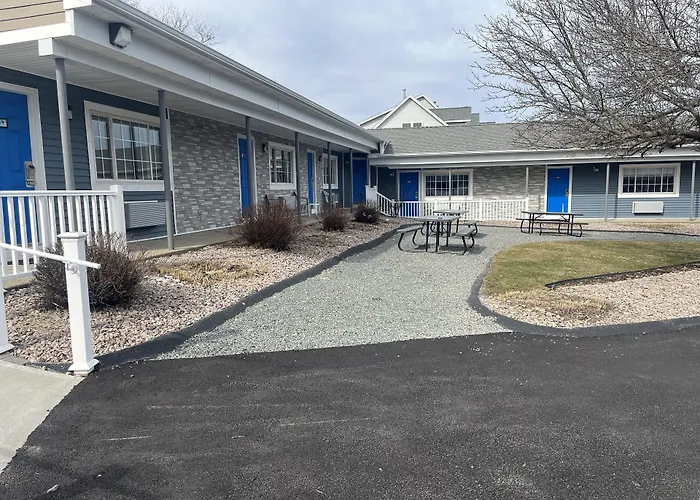 Motels in Wakefield