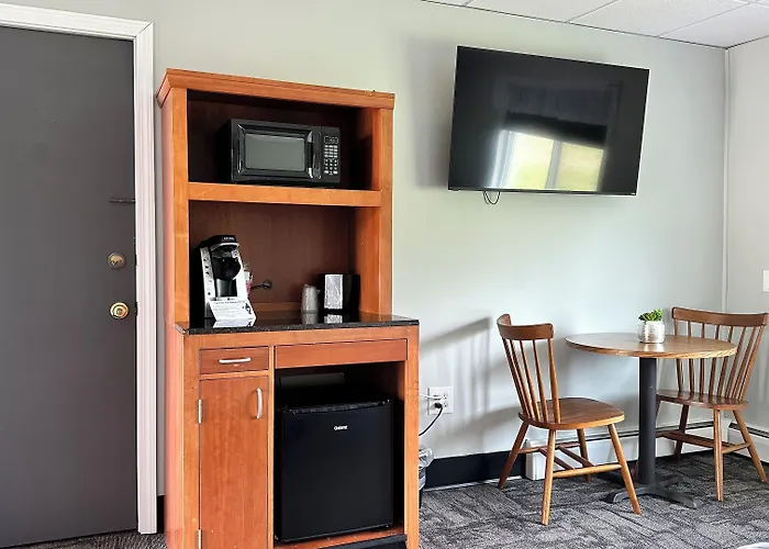 Motels in Farmington
