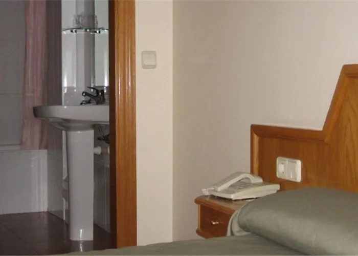 Hoteles Baratos en La Puebla De Alfinden