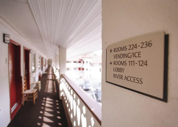 Motels in Dillard