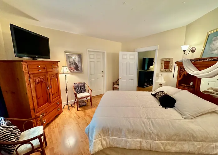 Motels in Hayesville