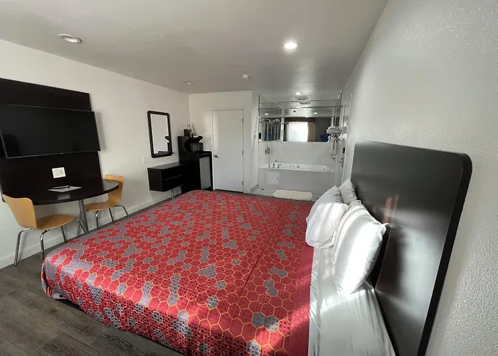 Motels in Claremont
