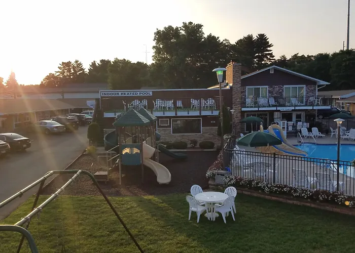 Motels in Spring Green