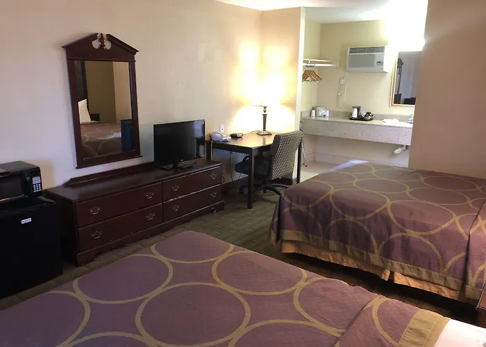 Motels in Corning