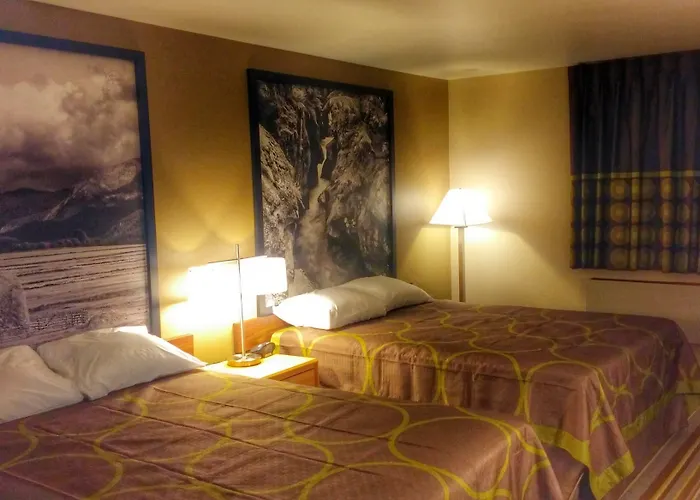 Motels in Dillon
