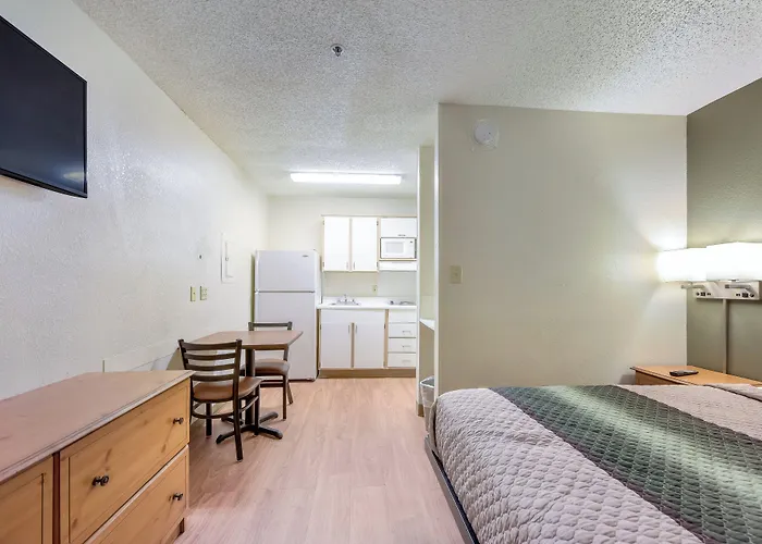 Motels in Addison