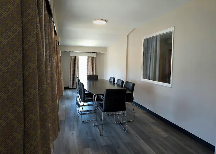 Motels in Macomb