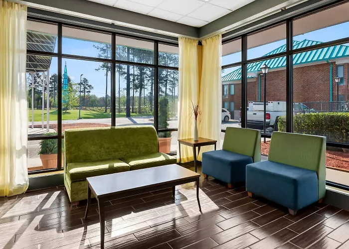 Cheap Hotels in Petersburg