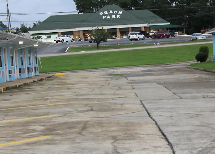 Motels in Dadeville