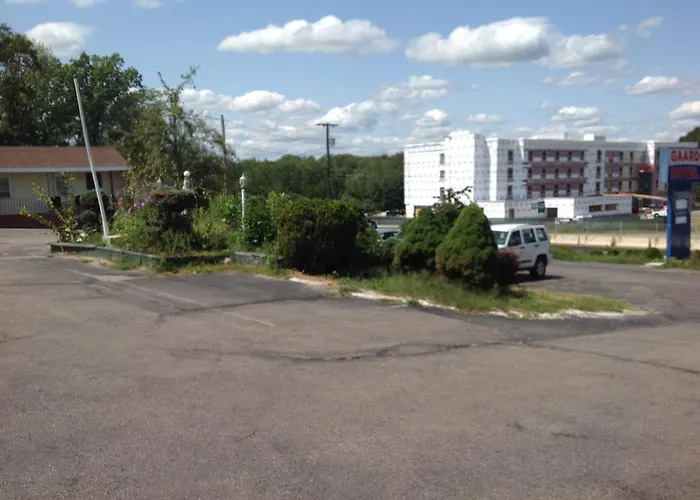 Motels in Foxborough