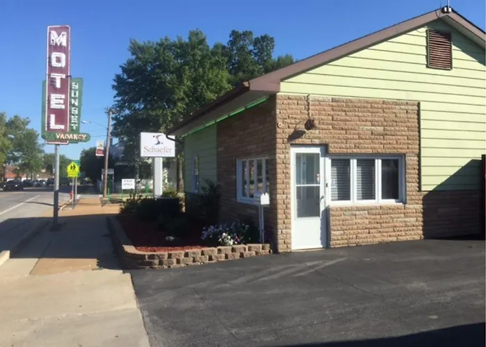 Motels in Farmington