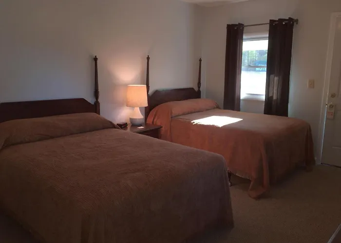 Motels in Wilton