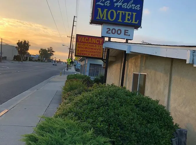 Motels in La Habra