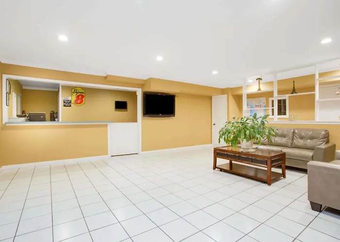 Motels in DeFuniak Springs