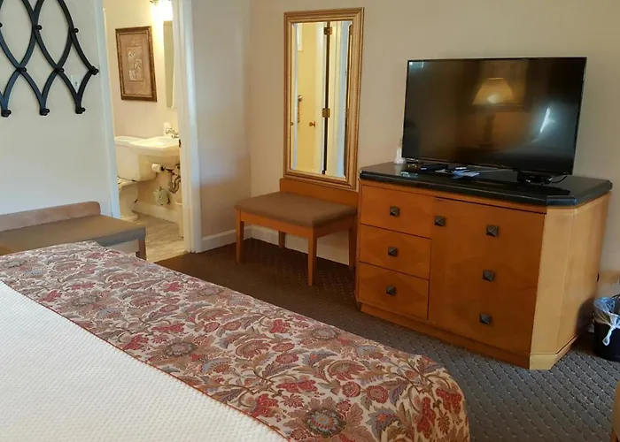 Motels in Dennis