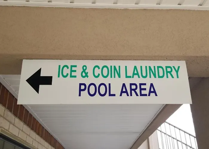 Motels in Webster