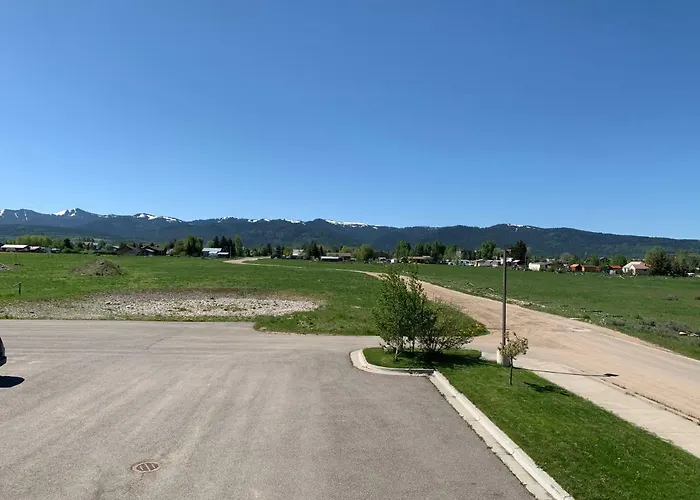 Motels in Victor