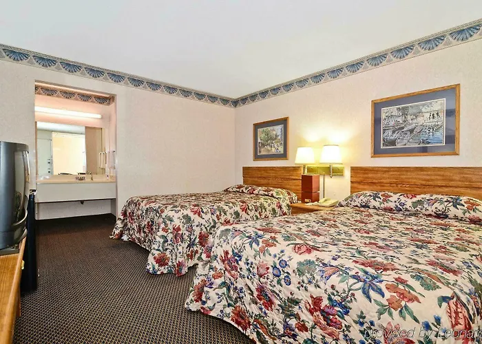 Motels in Sanford