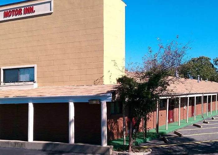 Motels in Farmingdale