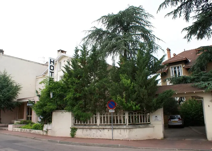 Hotel pas Cher in Bron