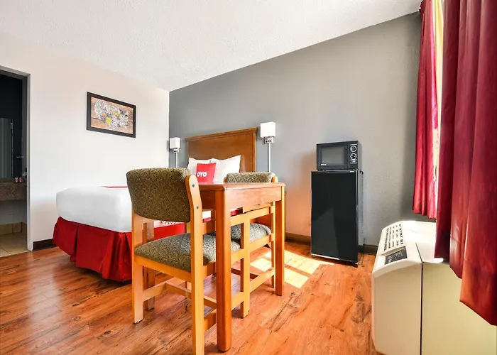 Motels in Benton
